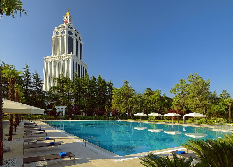 Бассейн гостиницы Sheraton в Батуми