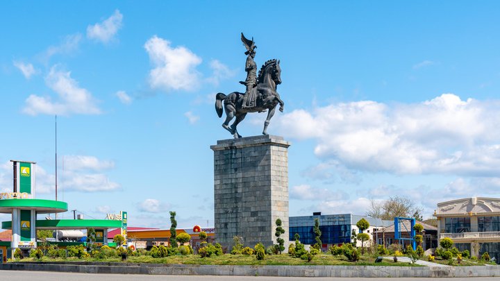 Памятник Цотна Дадиани
