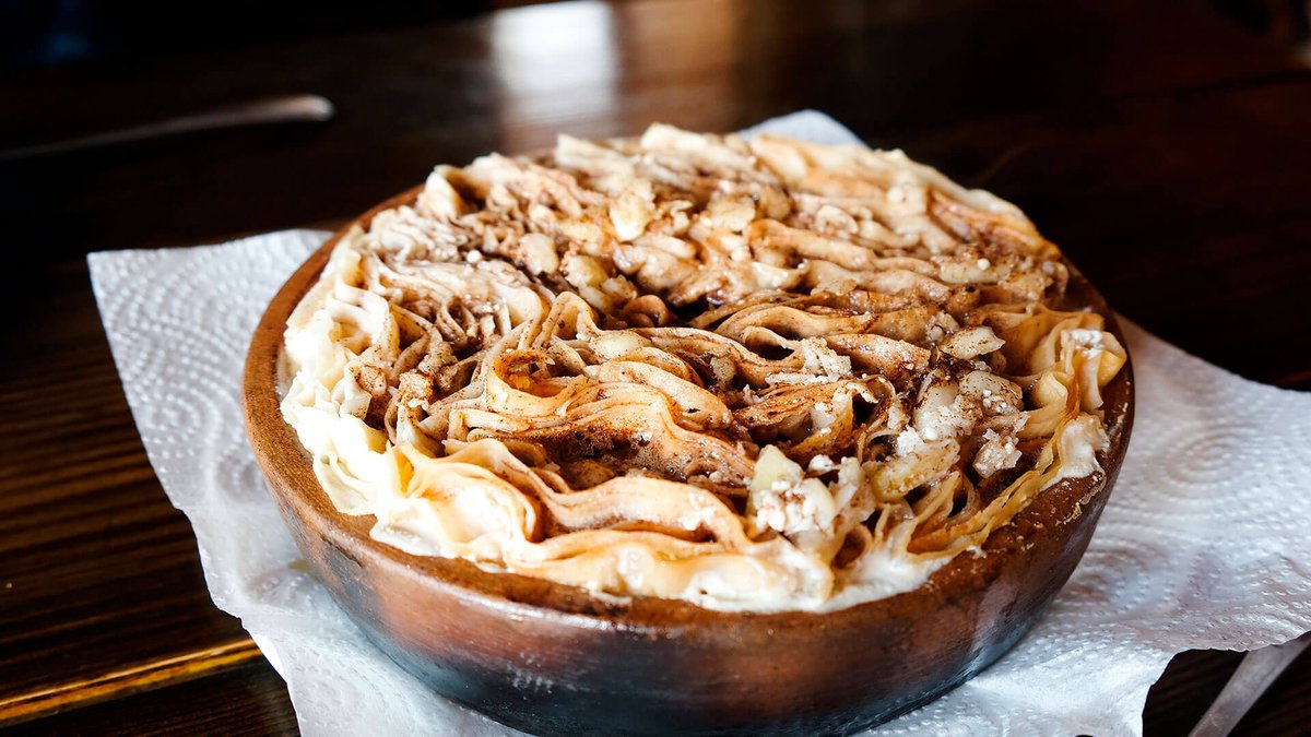 Signori from sheets of dough, cottage cheese and butter