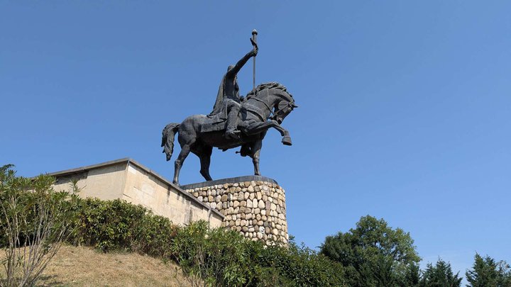 Equestrian statue of King Heraclius II