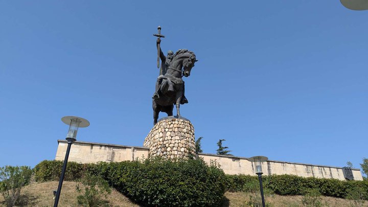 Equestrian statue of King Heraclius II