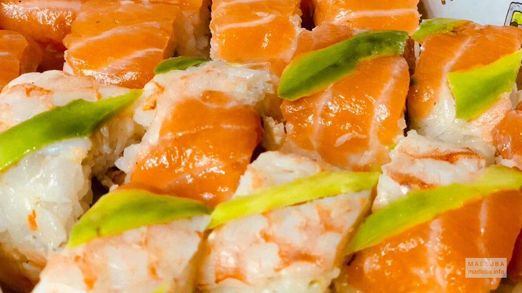 Роллы в Sushi Holic