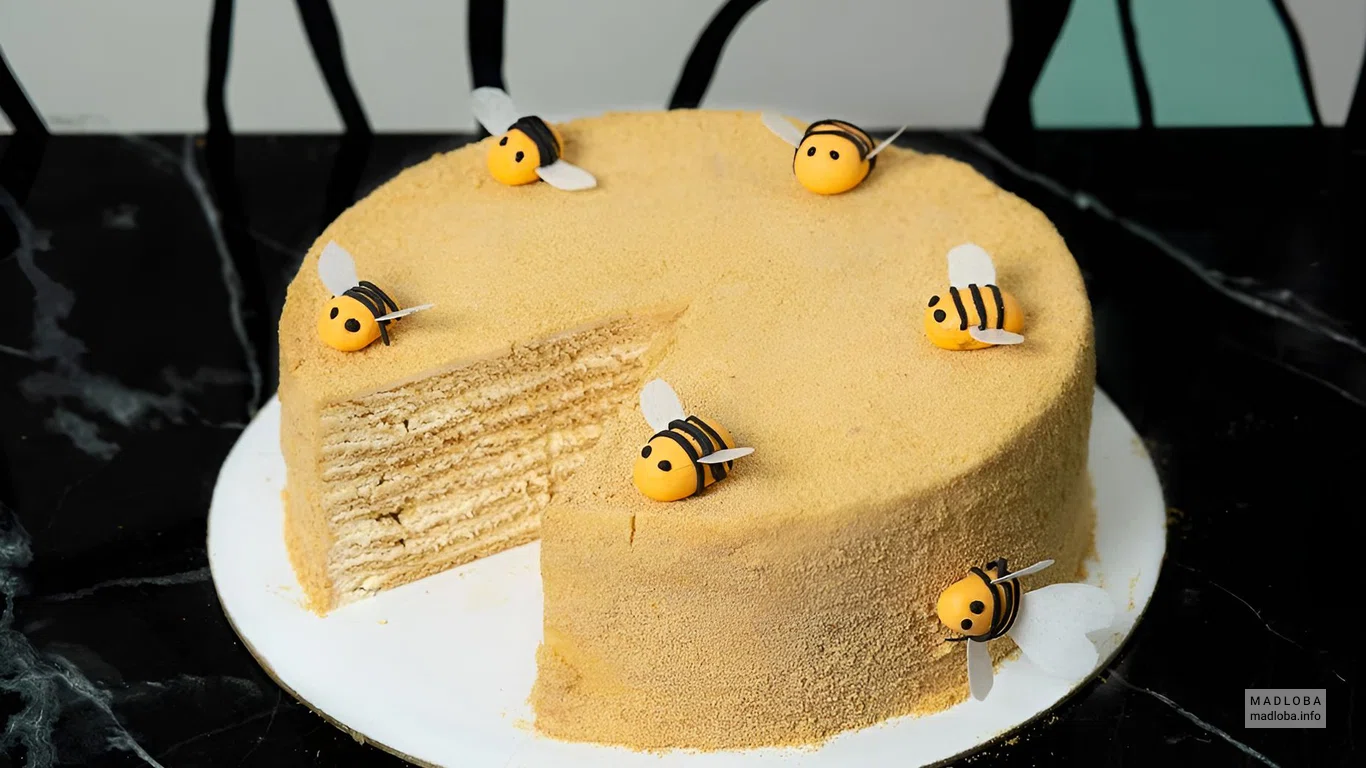 Торт в кофейне Sweet island