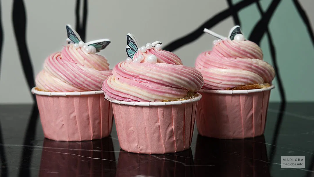Десерт в кофейне Sweet island