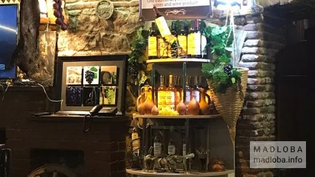 Интерьер ресторана Taverna Dzveleburi Rachuli
