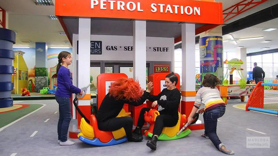 Игры с детьми в центре ТбилиКидс