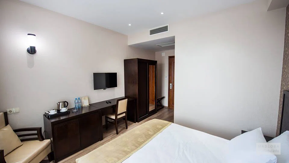 Интерьер номера в гостинице Tbilisi Inn