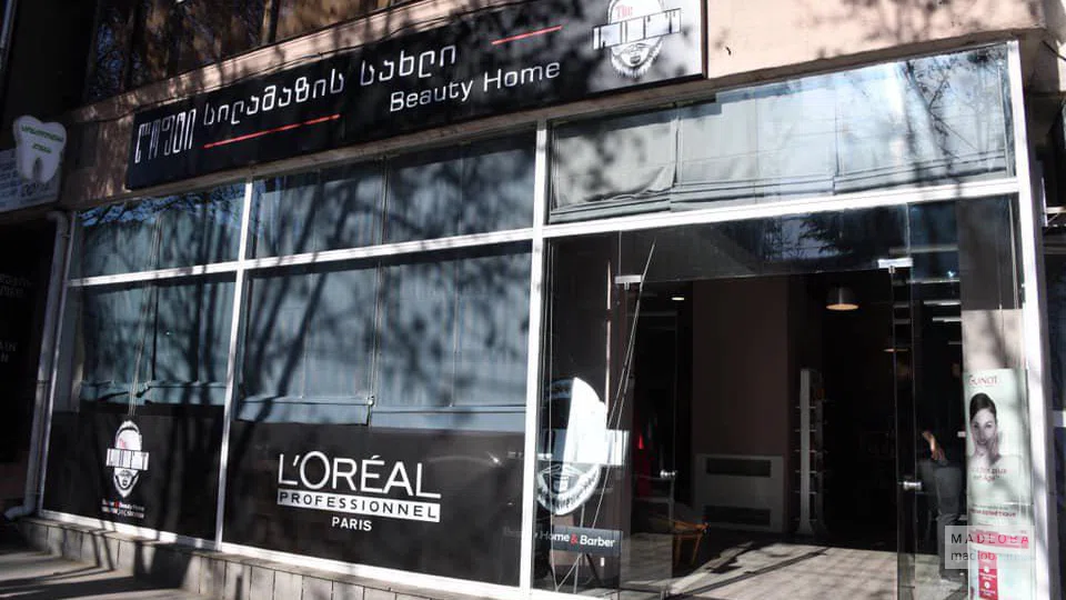 Салон красоты и барбершоп "The Loft" фасад, вход с улицы