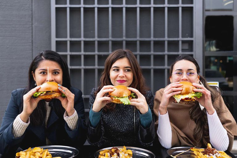 🍔 Where to try the best burger in Kutaisi? TOP-3 places with juicy cutlets