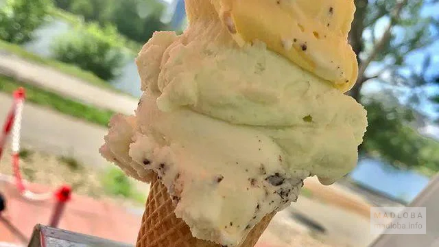 кафе «Gelato Trento» мороженое в рожке