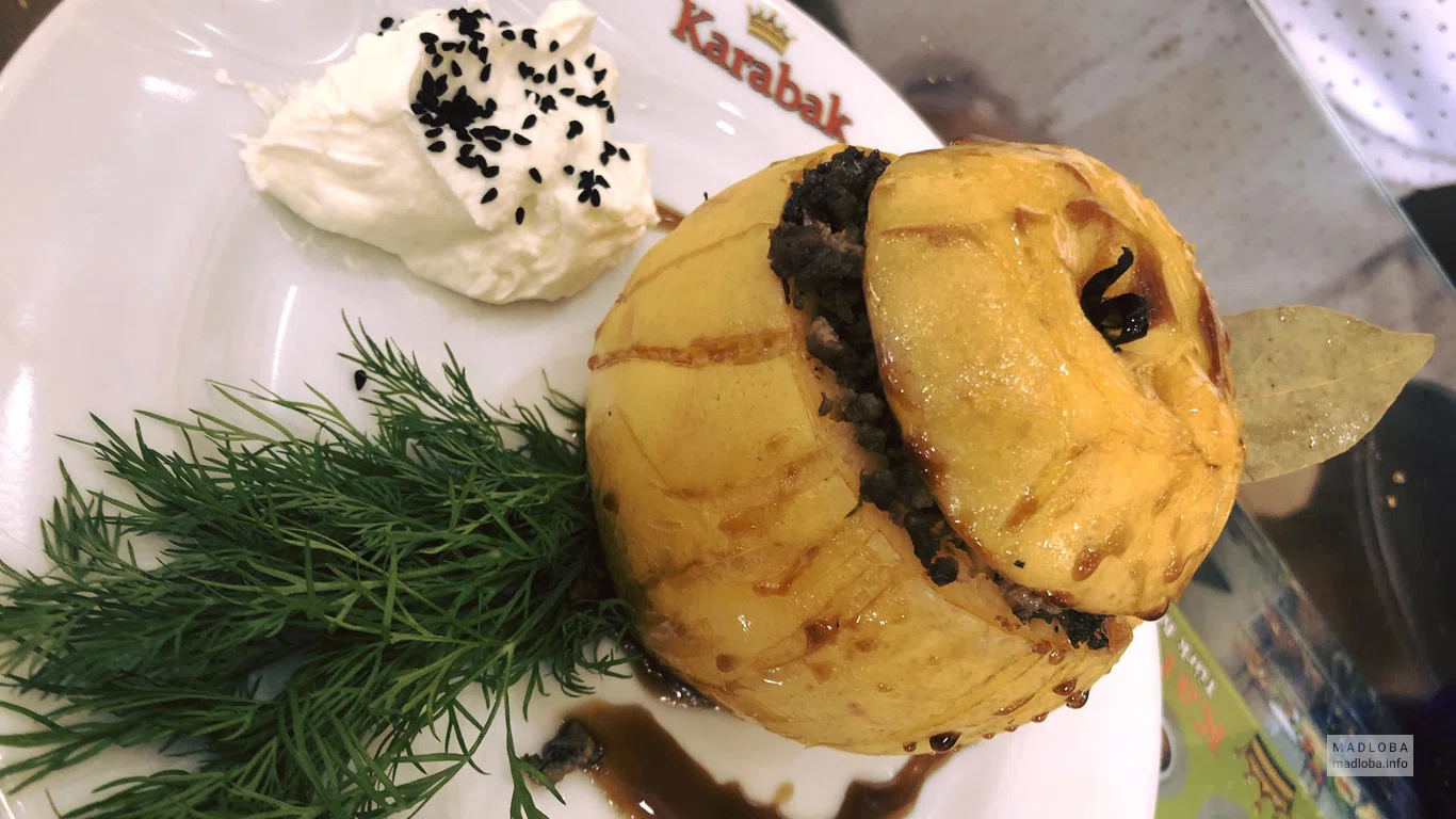 Турецкое блюдо в Turkish Restaurant Karabak