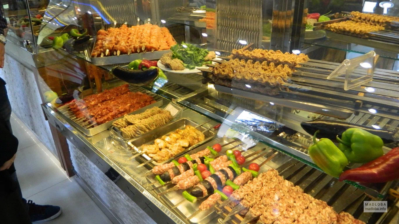 Блюда на шпажках в Turkish Restaurant Karabak