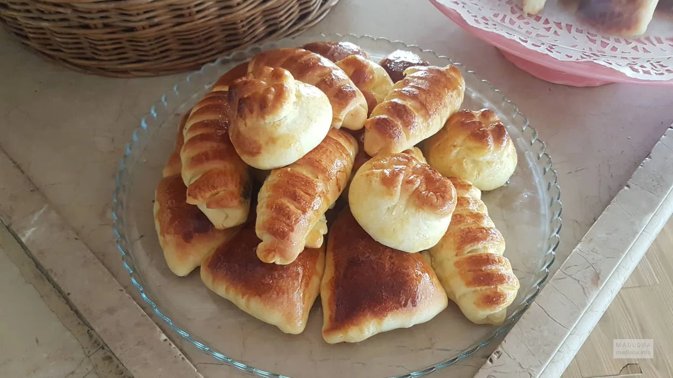 Выпечка в кафе Украиночка в Грузии