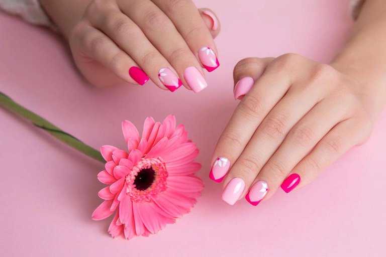 💅 TOP-6 Tbilisi salons for the perfect manicure: Where to get beautiful and well-groomed nails?
