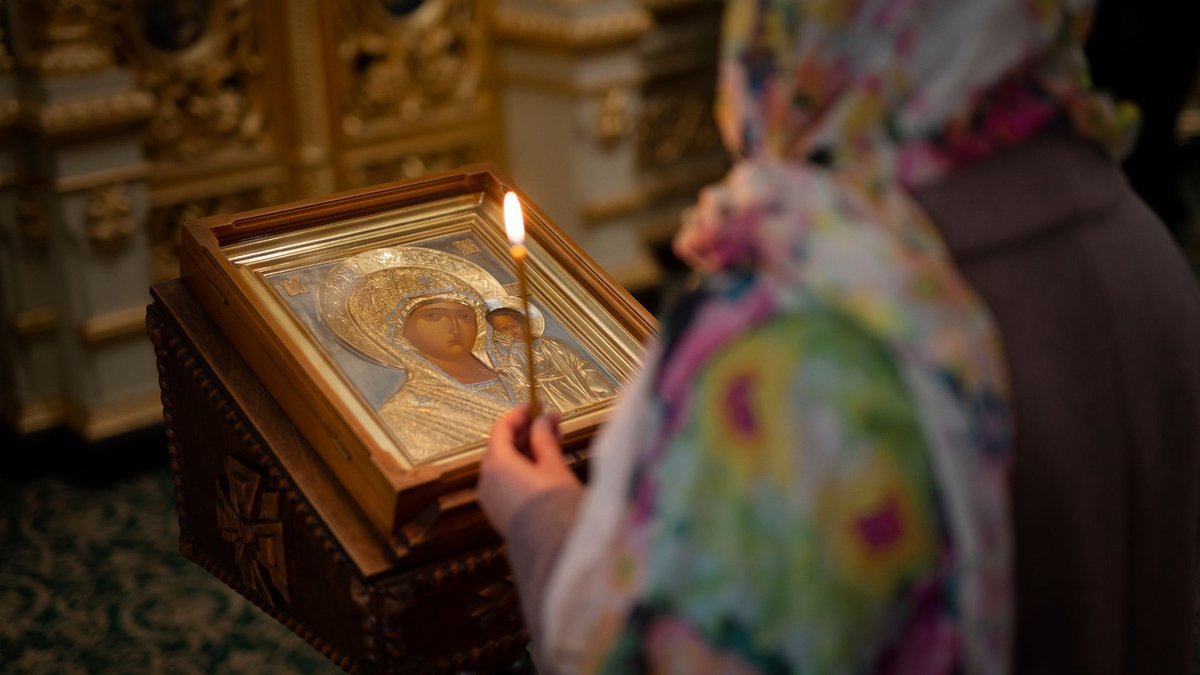 woman-praying-church-religious-pilgrimage.jpg