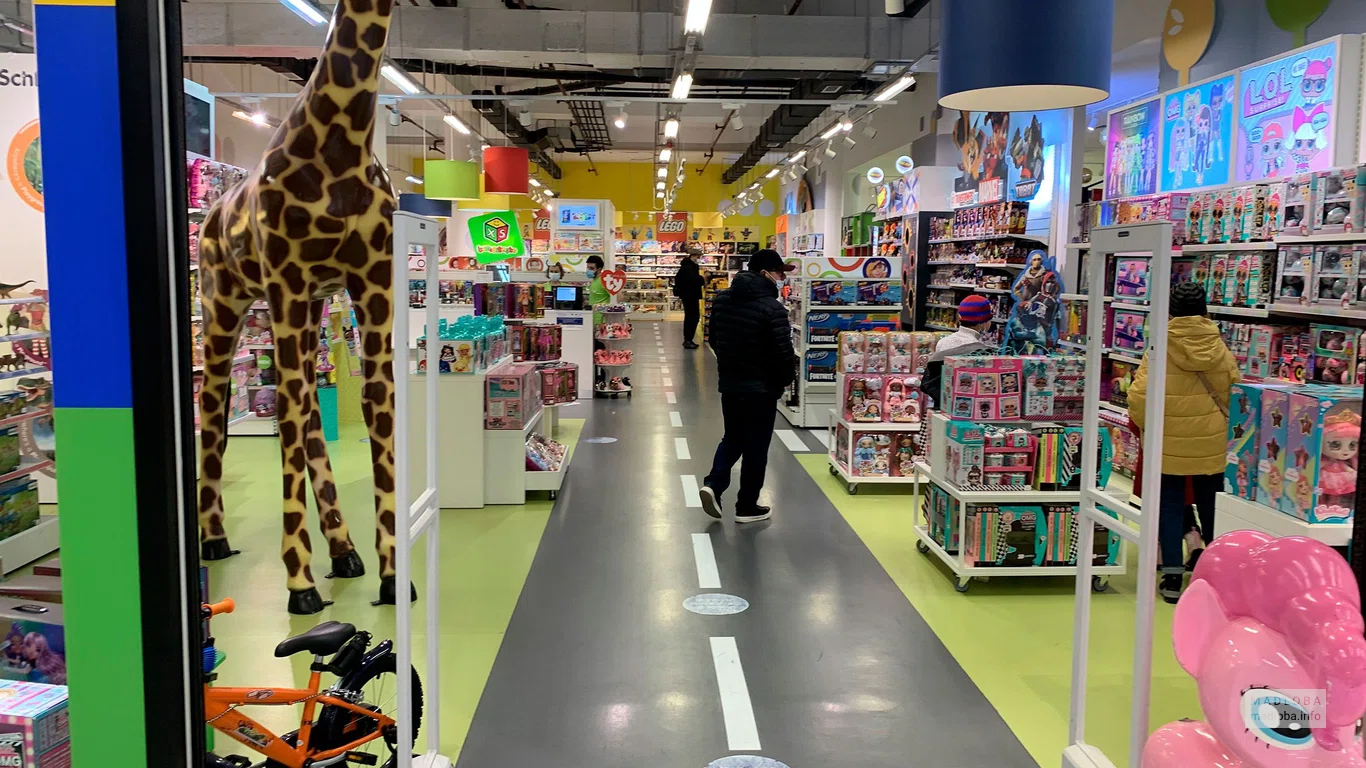 Вход в торговый зал XS TOYS