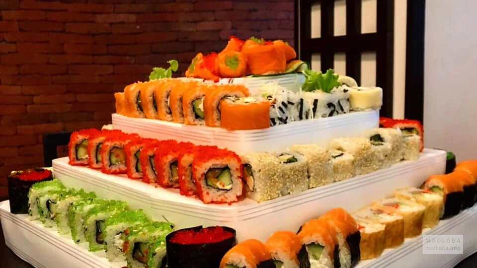 Роллы в ресторане Якудза
