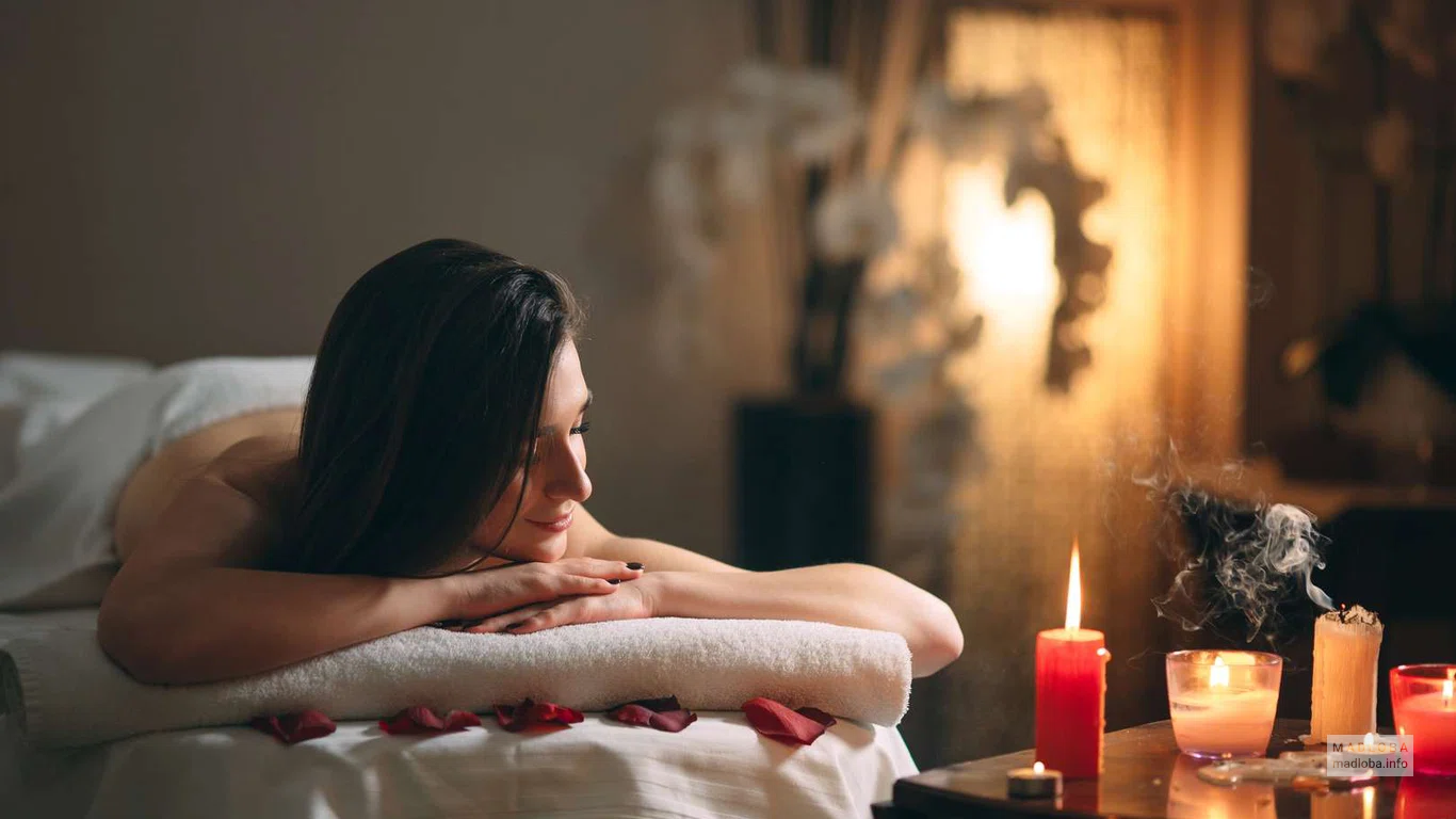 Relaxing massage : The perfect way to relieve stress and tension, enveloping your body in waves of tranquility and bliss.