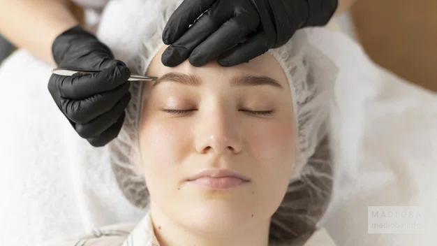 Дизайн бровей в Salon Beaute