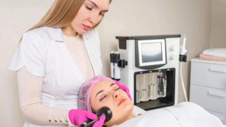 Services of an individual cosmetologist in Batumi